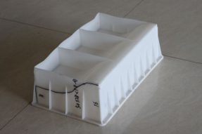 使用混凝土路側(cè)石塑料模具澆筑路側(cè)石過程中能否確定水泥混凝土配比？